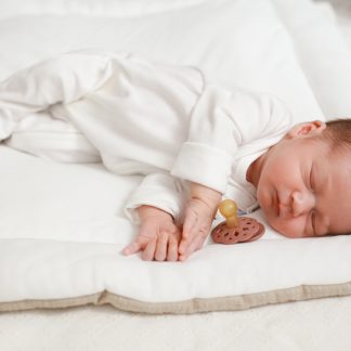 Haftowany  rożek niemowlęcy - piaskowy