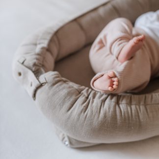 Kokon niemowlęcy lniany - kolor beżowy