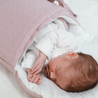 Haftowany becik tradycyjny / śpiworek do spania- mglisty róż