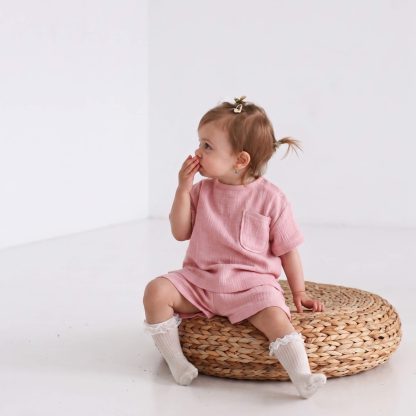 Muśłinowy komplet spodenki i t-shirt - rozowy