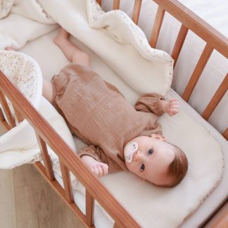 becik niemowlęcy - muślinowy śpiworek do spania dla niemowląt, następca rożka niemowlęcego w delikatne kwiatuszki/ Wyprawka dla niemowląt