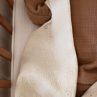 haftowany śpiworek niemowlęcy Lilly jasny beż, śpiworek do spania, wyprawka dla maluszka