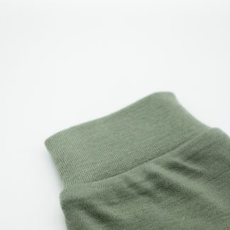 Spodnie niemowlęce z wełny merino – miękkie, oddychające i hipoalergiczne. Elastyczny pas bez ucisku, miejsce na pieluszkę, idealne na każdą porę roku.