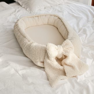 kokon niemowlęca z kokardą dla niemowląt