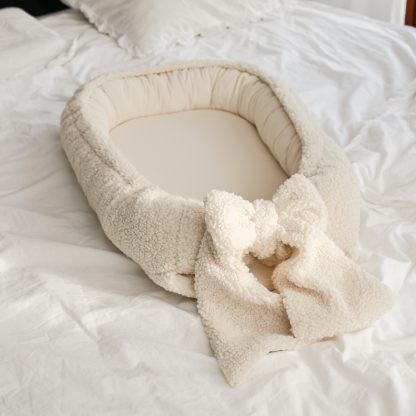 kokon niemowlęca z kokardą dla niemowląt